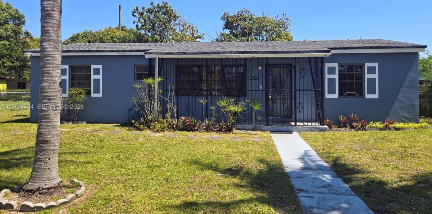 Дом в Майами-Гарденс, Флорида 4 спальни, 111.48м2 № 2051053