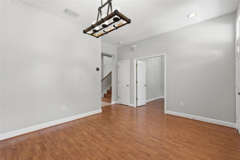 Adosado en venta en Tampa, Florida, 3 dormitorios, 170.01 m2 № 2098158 - foto 9
