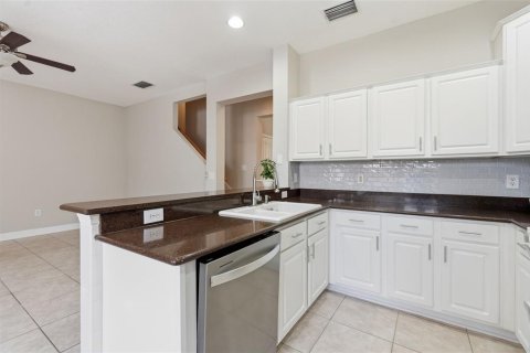 Adosado en venta en Tampa, Florida, 3 dormitorios, 170.01 m2 № 2098158 - foto 23
