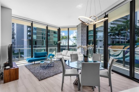 Condo in Miami, Florida, 3 bedrooms  № 1891809 - photo 1
