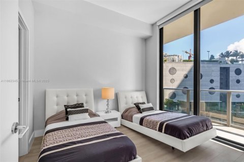 Condo in Miami, Florida, 3 bedrooms  № 1891809 - photo 16