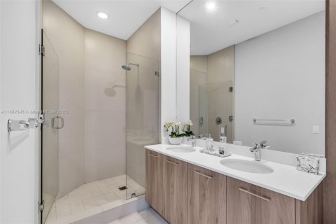Condo in Miami, Florida, 3 bedrooms  № 1891809 - photo 22