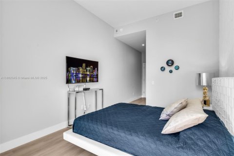 Condo in Miami, Florida, 3 bedrooms  № 1891809 - photo 21