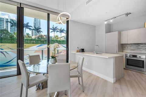 Condo in Miami, Florida, 3 bedrooms  № 1891809 - photo 10