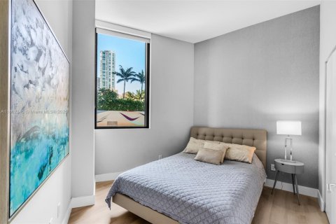 Condo in Miami, Florida, 3 bedrooms  № 1891809 - photo 13