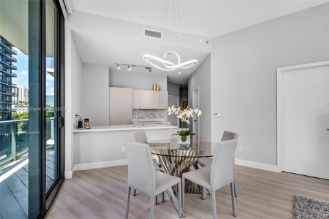 Condo in Miami, Florida, 3 bedrooms  № 1891809 - photo 8