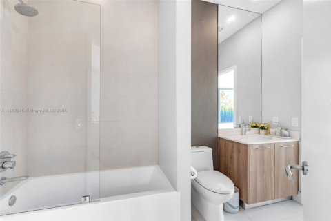 Condo in Miami, Florida, 3 bedrooms  № 1891809 - photo 14