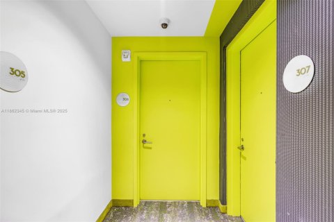 Condo in Miami, Florida, 3 bedrooms  № 1891809 - photo 30