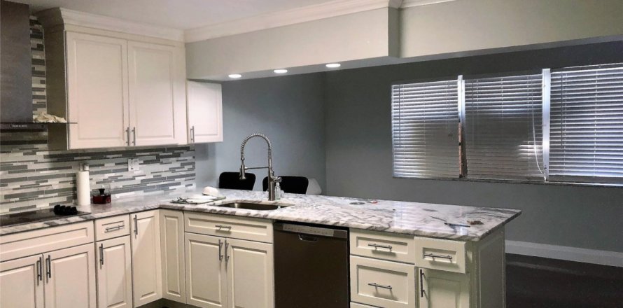 Immobilier commercial à Fort Lauderdale, Floride 245.08 m2 № 1132654