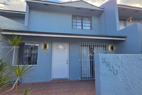 Townhouse in Miami, Florida 3 bedrooms, 117.06 sq.m. № 2026826
