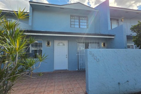 Adosado en alquiler en Miami, Florida, 3 dormitorios, 117.06 m2 № 2026826 - foto 2