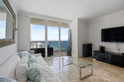 Condominio en alquiler en Hallandale Beach, Florida, 2 dormitorios, 124.21 m2 № 1611157 - foto 2