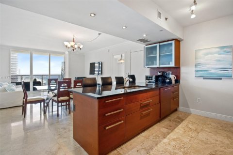 Condominio en alquiler en Hallandale Beach, Florida, 2 dormitorios, 124.21 m2 № 1611157 - foto 5