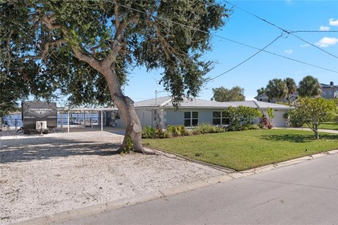Villa ou maison à Port Richey, Floride 3 chambres, 175.31 m2 № 2345419