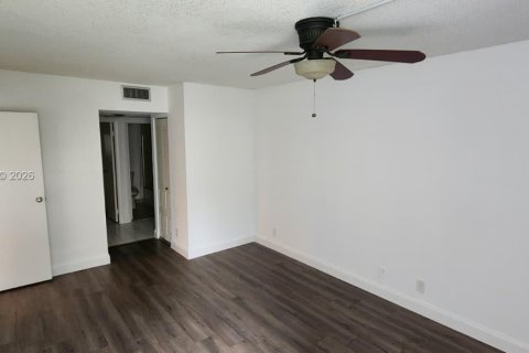 Condo in Aventura, Florida, 1 bedroom  № 2009207 - photo 2