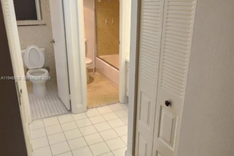 Condo in Aventura, Florida, 1 bedroom  № 2009207 - photo 10