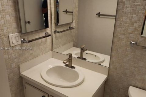 Condo in Aventura, Florida, 1 bedroom  № 2009207 - photo 12