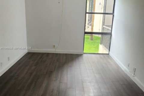 Condo in Aventura, Florida, 1 bedroom  № 2009207 - photo 5