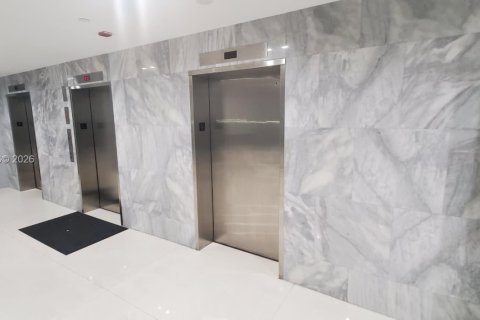 Condo in Aventura, Florida, 1 bedroom  № 2009207 - photo 18