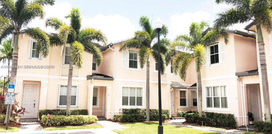 Таунхаус в Хомстед, Флорида 3 спальни, 123.1м2 № 2001037