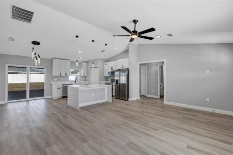 House in Summerfield, Florida 3 bedrooms, 133.69 sq.m. № 2094476 - photo 5