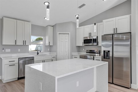 House in Summerfield, Florida 3 bedrooms, 133.69 sq.m. № 2094476 - photo 12