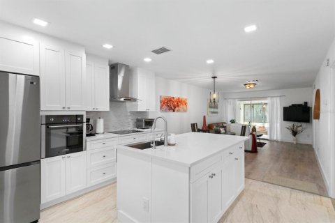 House in Clearwater, Florida 2 bedrooms, 75.72 sq.m. № 1918474 - photo 3