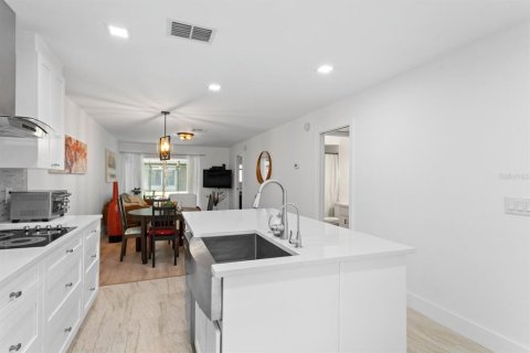 House in Clearwater, Florida 2 bedrooms, 75.72 sq.m. № 1918474 - photo 6