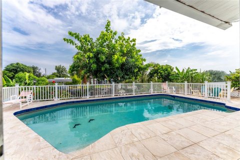 Villa ou maison à vendre à Port Charlotte, Floride: 3 chambres, 181.53 m2 № 2408375 - photo 3