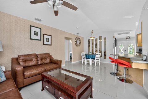 Villa ou maison à vendre à Port Charlotte, Floride: 3 chambres, 181.53 m2 № 2408375 - photo 14