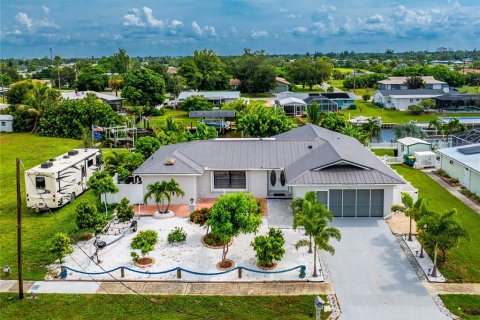 Villa ou maison à Port Charlotte, Floride 3 chambres, 181.53 m2 № 2408375