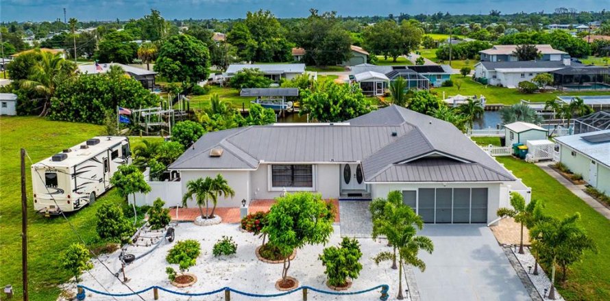 Villa ou maison à Port Charlotte, Floride 3 chambres, 181.53 m2 № 2408375