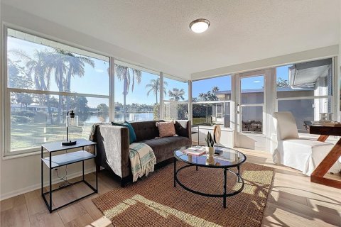 House in Sarasota, Florida 2 bedrooms, 132.76 sq.m. № 1519643 - photo 8
