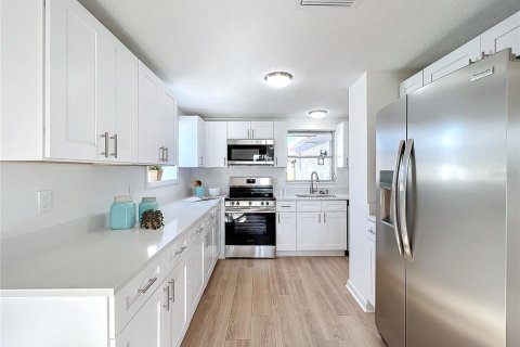 House in Sarasota, Florida 2 bedrooms, 132.76 sq.m. № 1519643 - photo 12