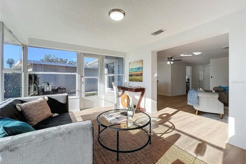 House in Sarasota, Florida 2 bedrooms, 132.76 sq.m. № 1519643 - photo 6
