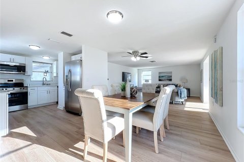 House in Sarasota, Florida 2 bedrooms, 132.76 sq.m. № 1519643 - photo 10