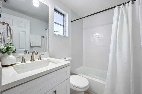 House in Sarasota, Florida 2 bedrooms, 132.76 sq.m. № 1519643 - photo 19