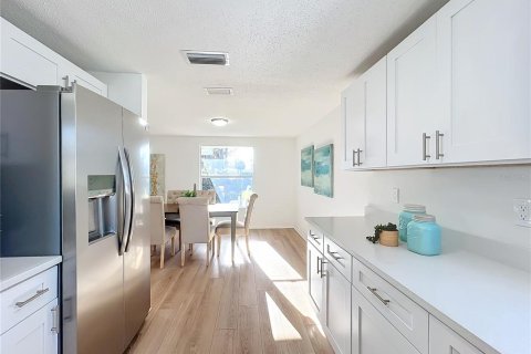 House in Sarasota, Florida 2 bedrooms, 132.76 sq.m. № 1519643 - photo 14