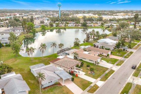 House in Sarasota, Florida 2 bedrooms, 132.76 sq.m. № 1519643 - photo 25