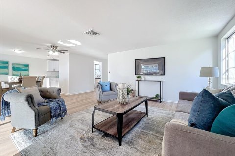 House in Sarasota, Florida 2 bedrooms, 132.76 sq.m. № 1519643 - photo 2