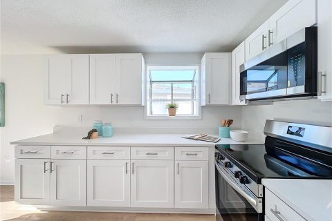 House in Sarasota, Florida 2 bedrooms, 132.76 sq.m. № 1519643 - photo 11