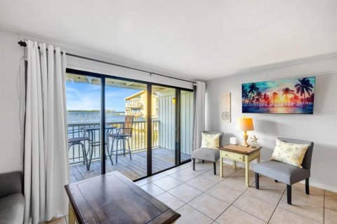Condo in Cedar Key, Florida, 3 rooms  № 1919011 - photo 12