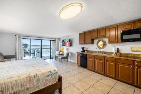 Condo in Cedar Key, Florida, 3 rooms  № 1919011 - photo 15