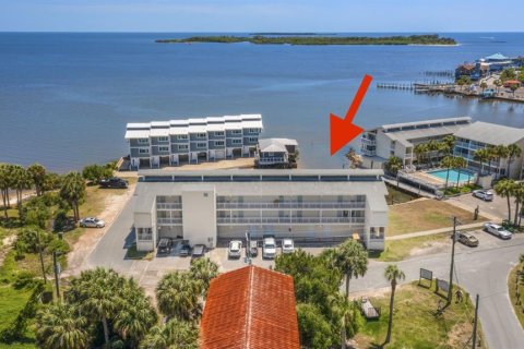 Condo in Cedar Key, Florida, 3 rooms  № 1919011 - photo 1