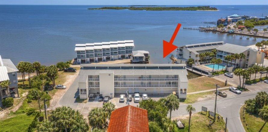 Condo in Cedar Key, Florida, 3 rooms № 1919011