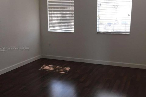 Снять в аренду таунхаус в Дорал, Флорида 3 спальни, 140.38м2, № 1954582 - фото 11