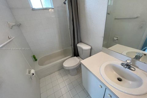 Снять в аренду таунхаус в Дорал, Флорида 3 спальни, 140.38м2, № 1954582 - фото 21