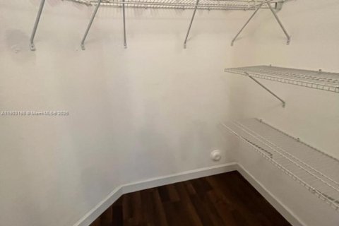 Снять в аренду таунхаус в Дорал, Флорида 3 спальни, 140.38м2, № 1954582 - фото 19