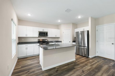 House in Fish Hawk, Florida 5 bedrooms, 231.42 sq.m. № 2379547 - photo 3
