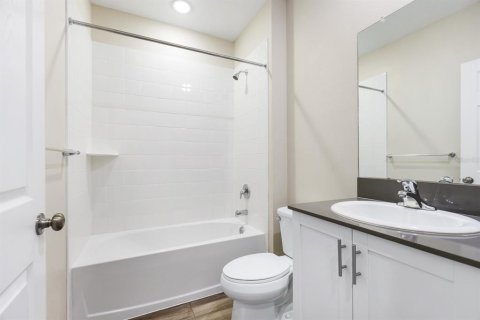 House in Fish Hawk, Florida 5 bedrooms, 231.42 sq.m. № 2379547 - photo 13